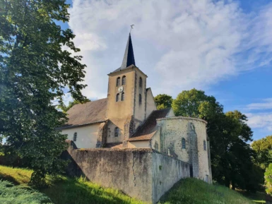 Eglise vue du bas Avril-sur-Loire