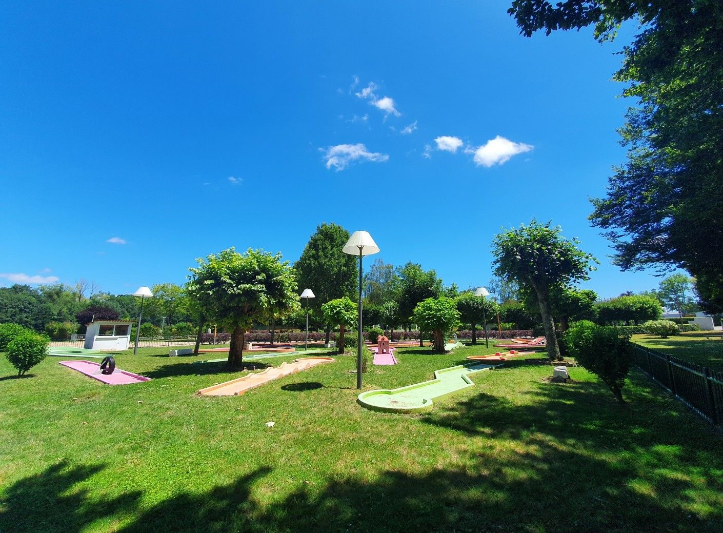 mini golf vide stade nautique de Decize