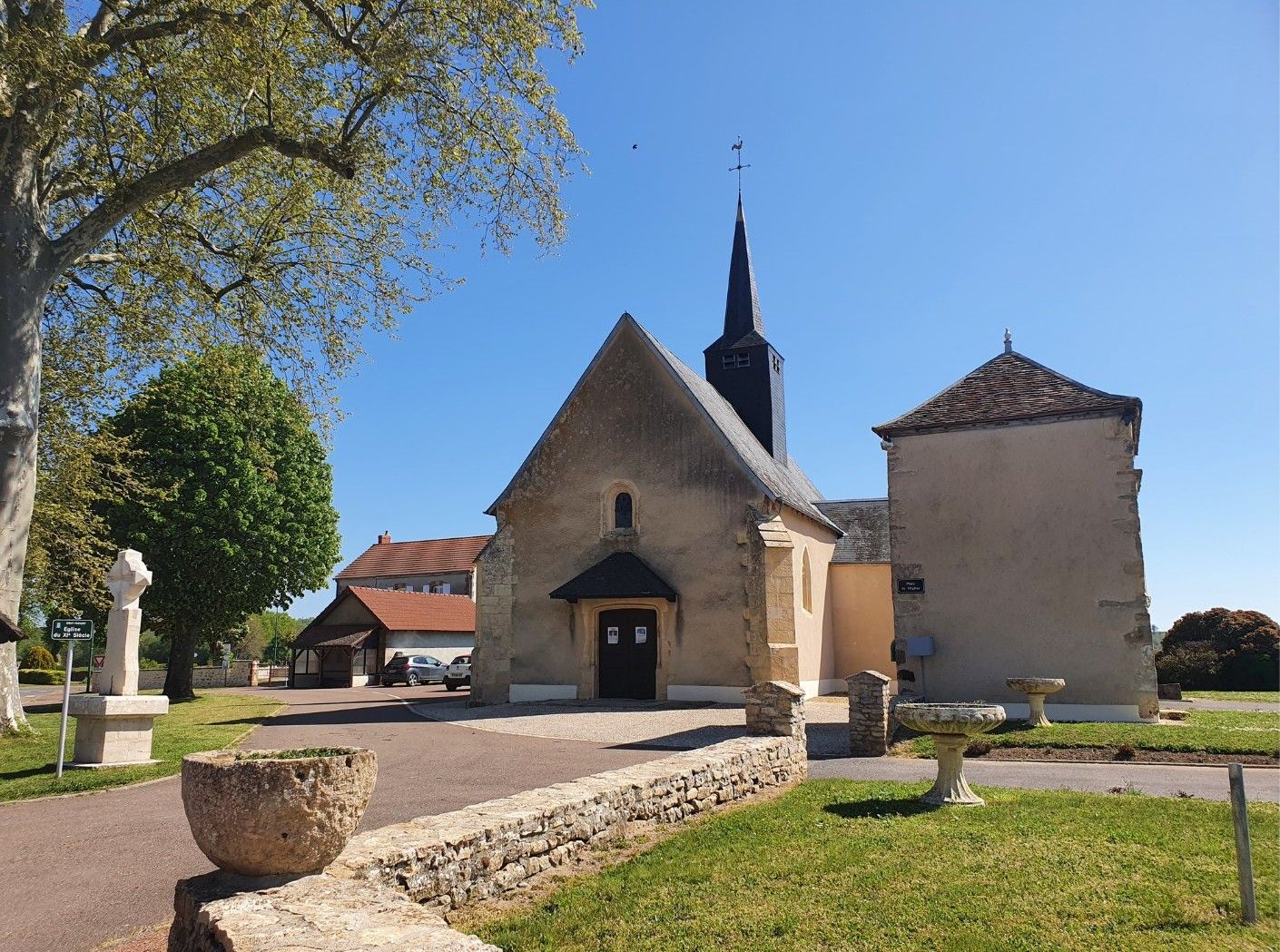 eglise avec clocher druy parigny