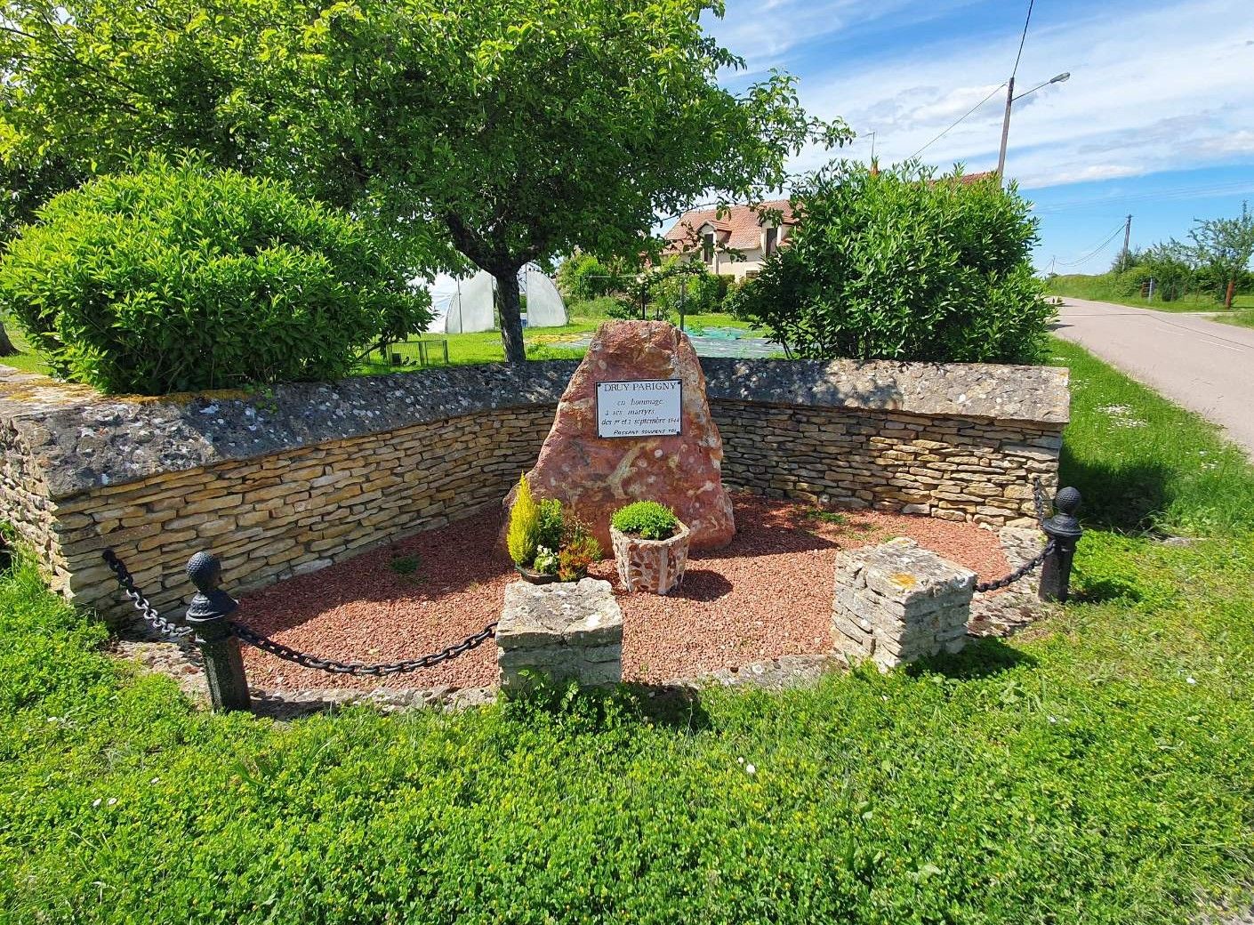 stèle hommage a druy parigny
