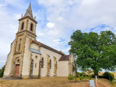 Vu sur l'église de Thianges au centre du village