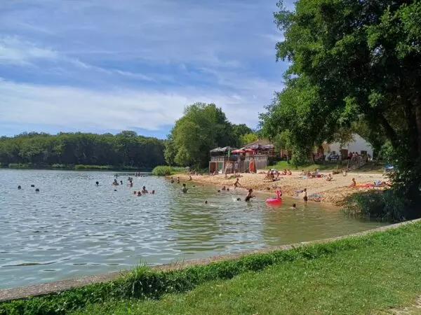 plage Etang Grenetier de La Machine