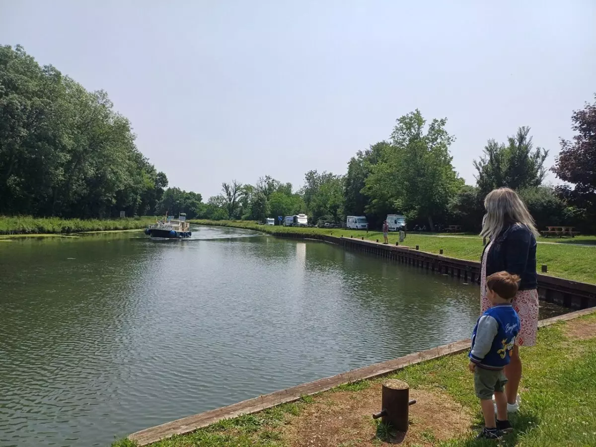 canal à la halte nautique de Fleury sur Loire