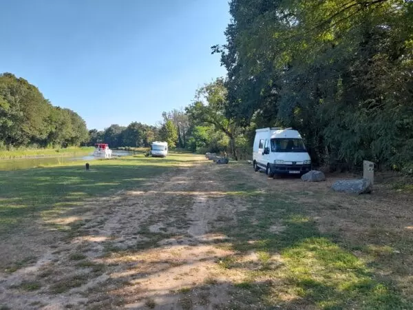 Aire camping car Halte Nautique Fleury sur Loire